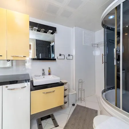 Stylish Duplex With Garden And Gazebo In The Heart Of Muratpasa, Antalya