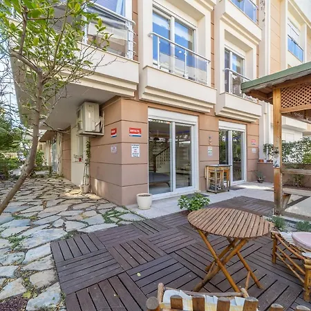 Stylish Duplex With Garden And Gazebo In The Heart Of Muratpasa, 아파트