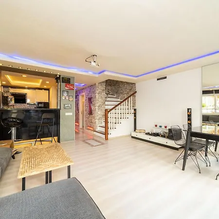 Stylish Duplex With Garden And Gazebo In The Heart Of Muratpasa, 안탈리아