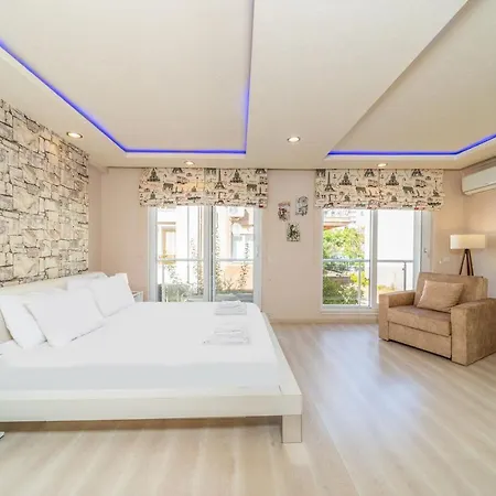 아파트 Stylish Duplex With Garden And Gazebo In The Heart Of Muratpasa,