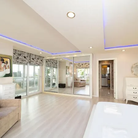 Stylish Duplex With Garden And Gazebo In The Heart Of Muratpasa, 아파트 안탈리아