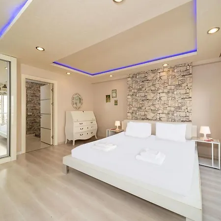 Stylish Duplex With Garden And Gazebo In The Heart Of Muratpasa, *